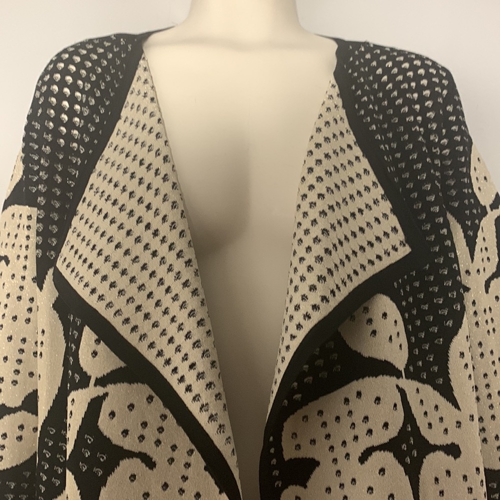🎉HP🎉NWT🌸Gorgeous Shimmer Black and Cream Patter Long Knit Jacket - Picture 10 of 16